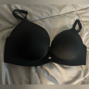 34D Victoria’s Secret bra